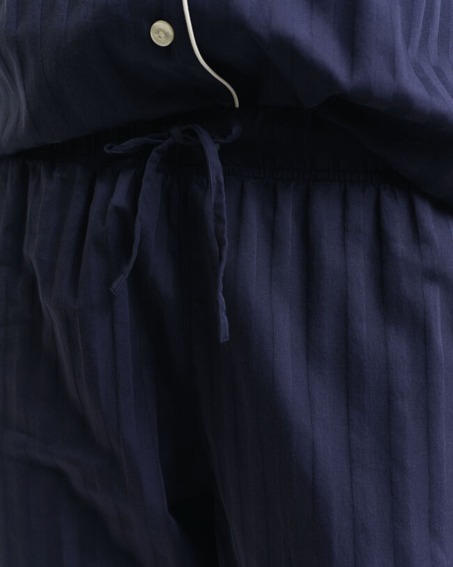 Gestreifter Schlafanzug in Geschenkbox