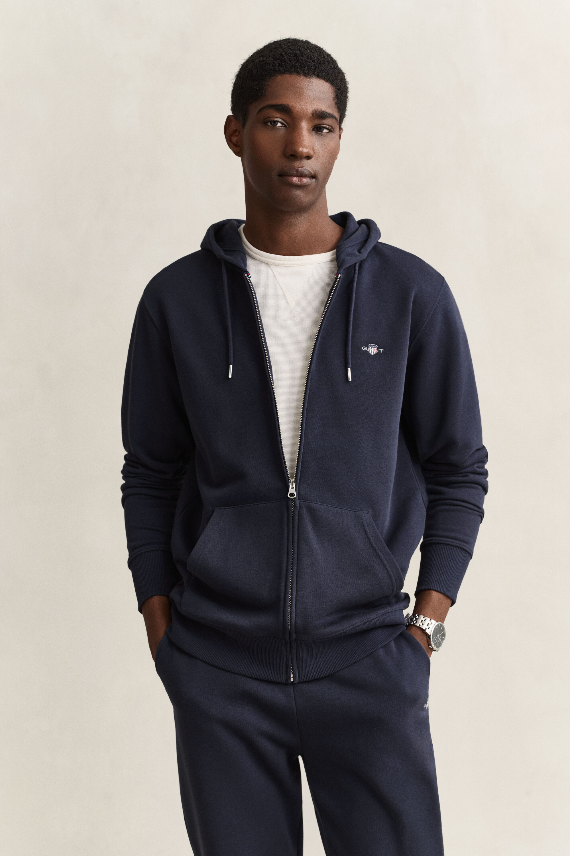 Sweat à capuche zippé avec écusson