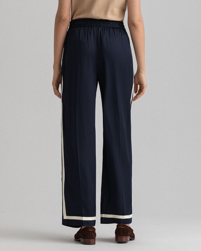 Pull-On Hose aus Satin