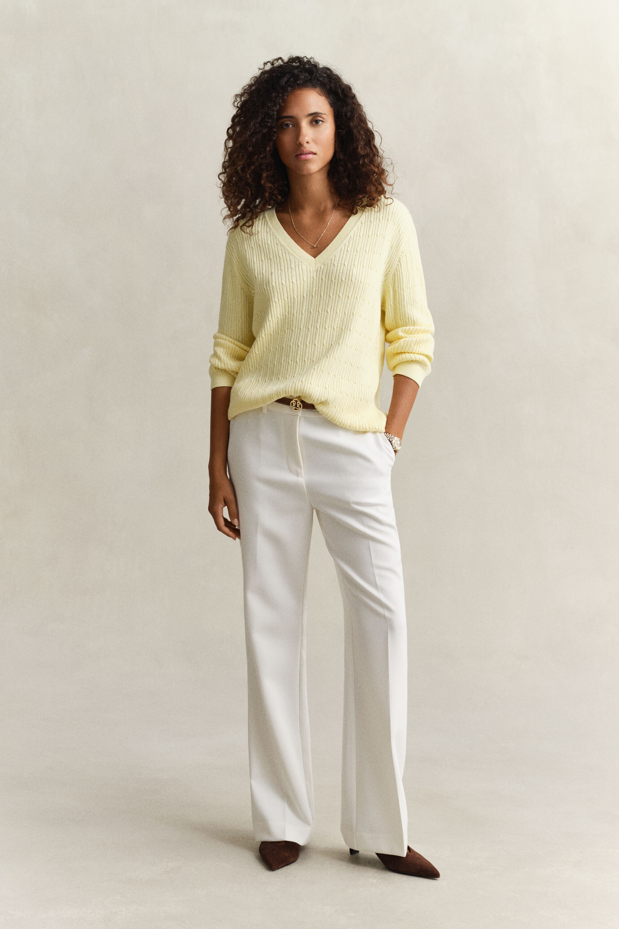 V-Neck Pullover mit Zopfmuster