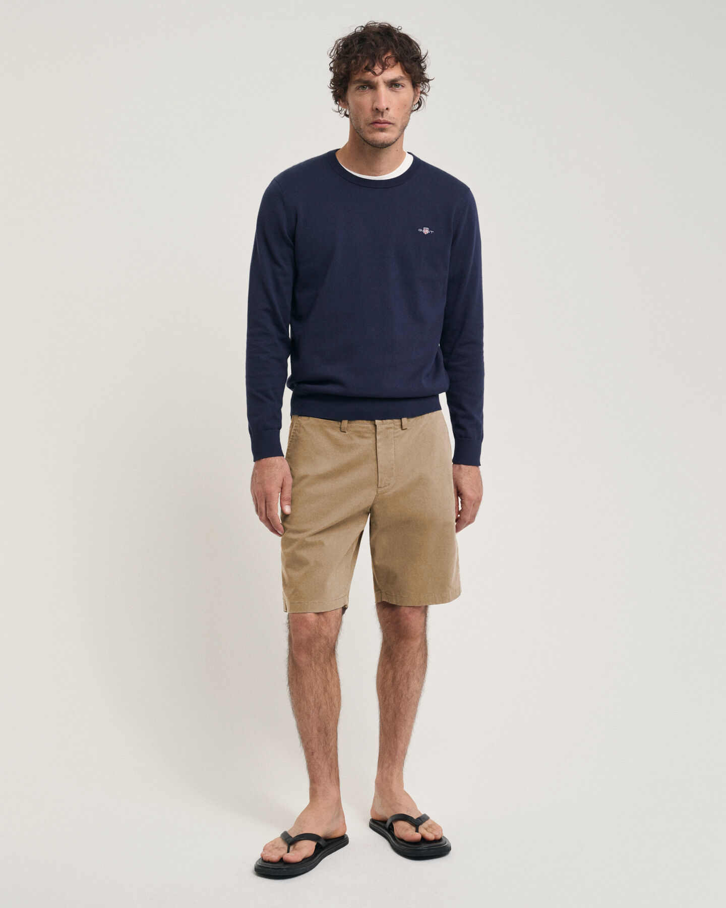 Seasonal Essential Regular Fit Archive Shield Chinoshorts