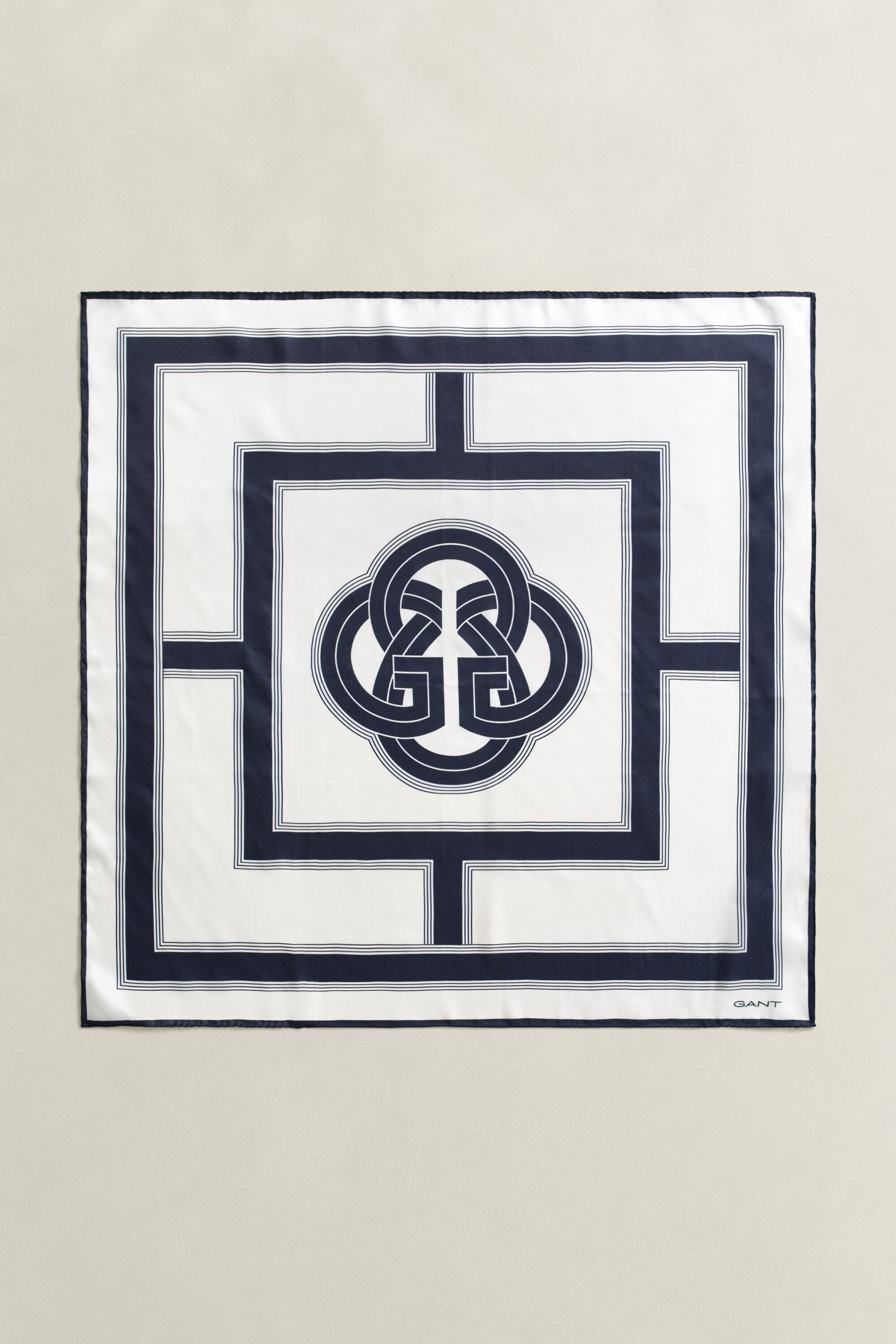 Foulard di seta con monogramma