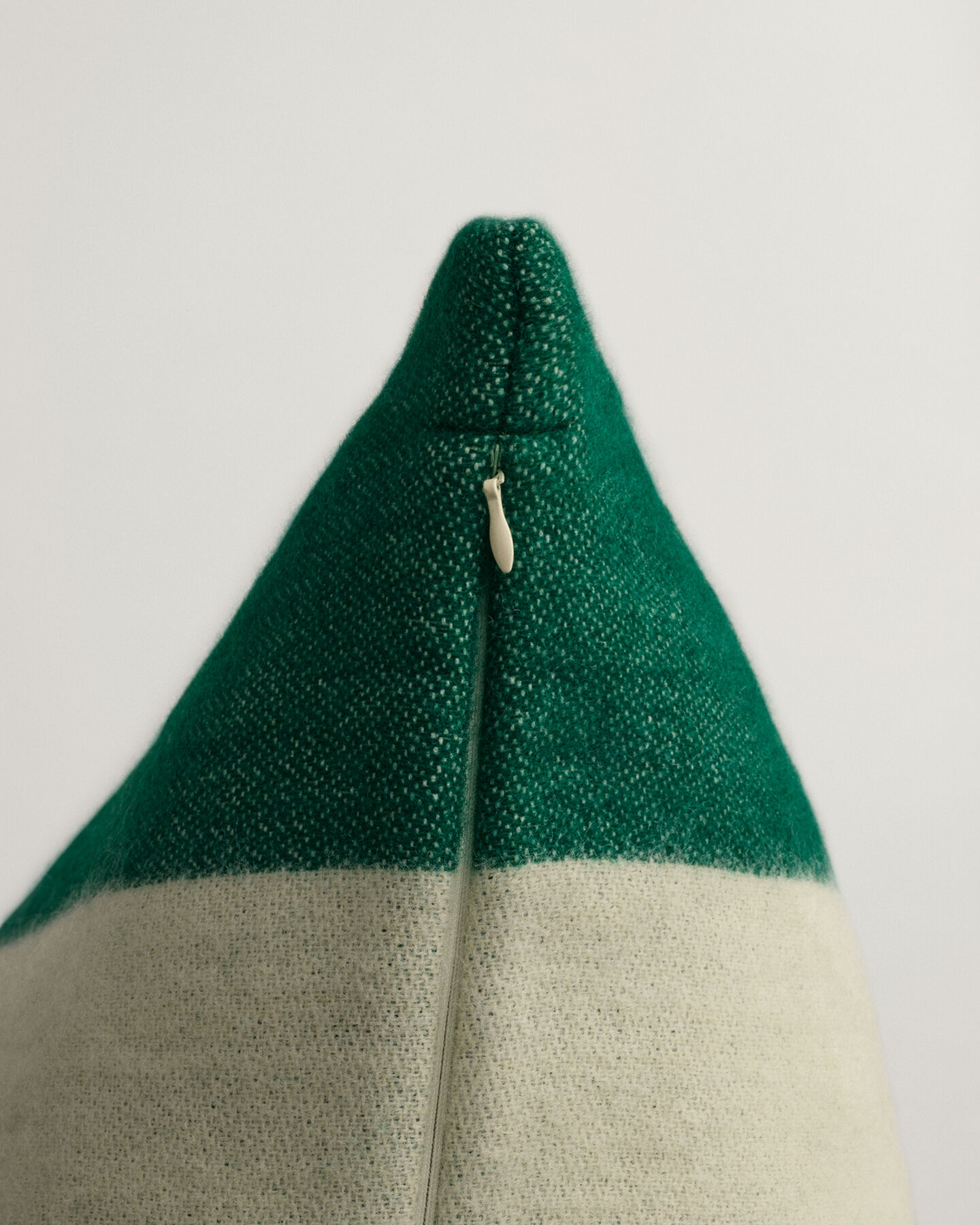 Gestreifte Kissenhülle aus Wolle