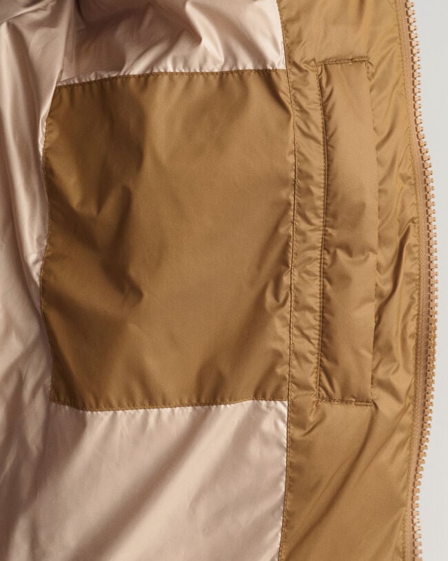 Glänzende Puffer Jacke