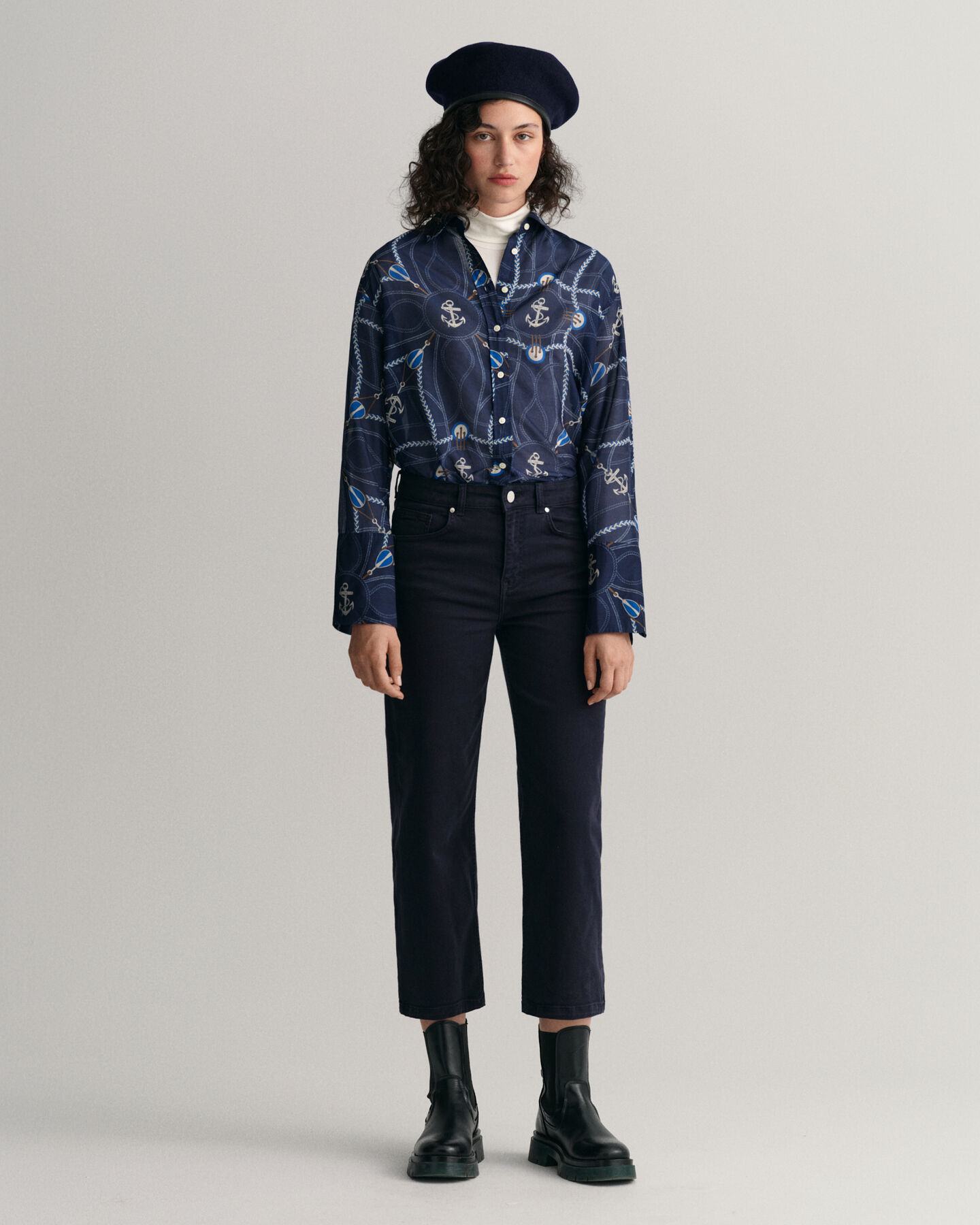 Verkürzte Color Jeans mit weitem Bein