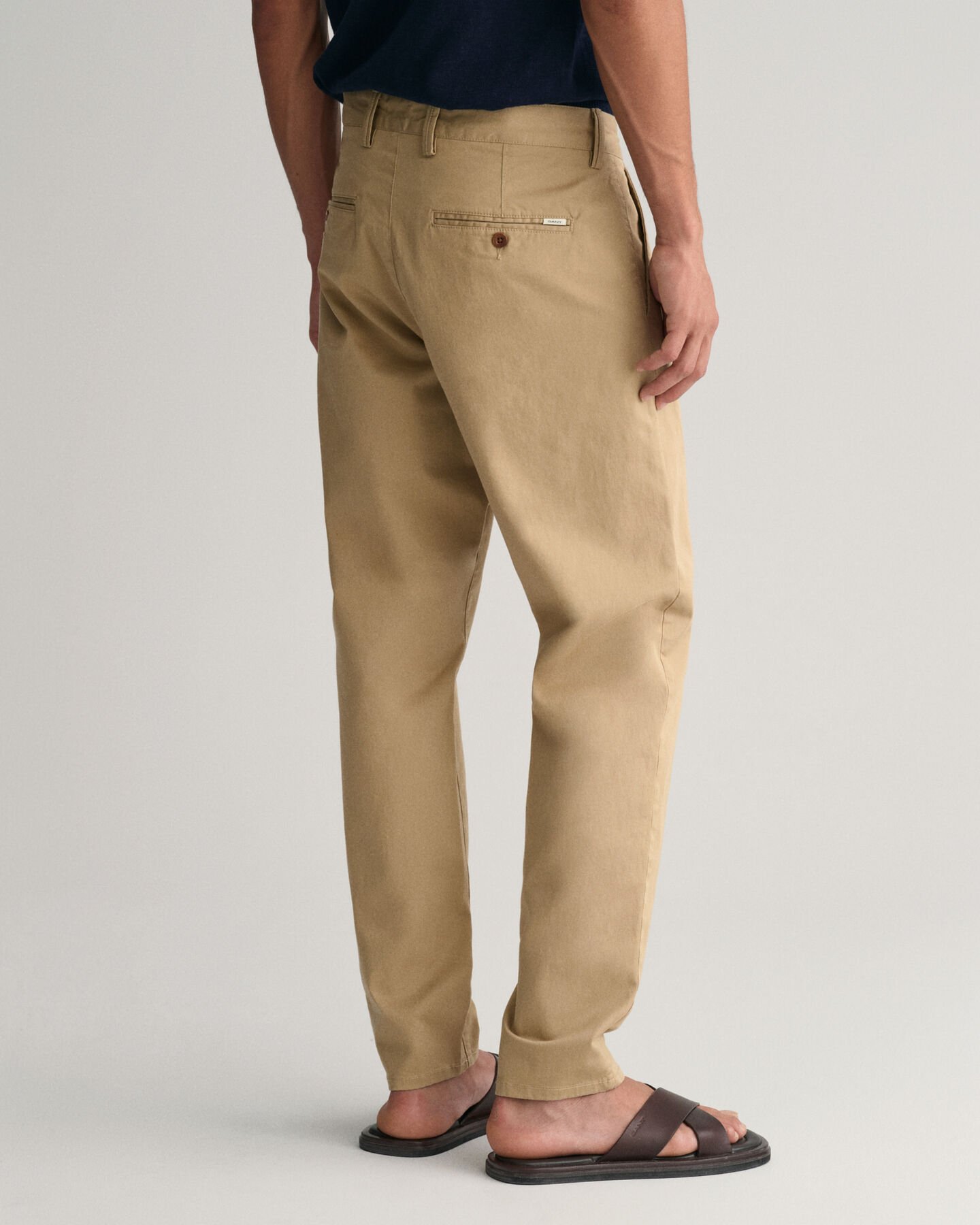 Schmal zulaufende Twill Chinohose