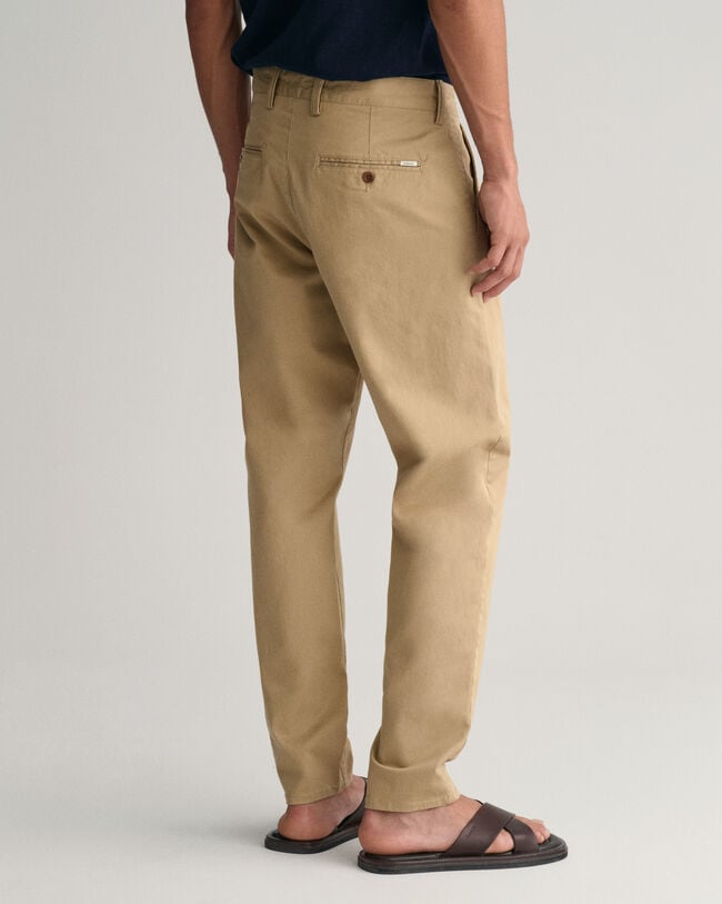Schmal zulaufende Twill Chinohose