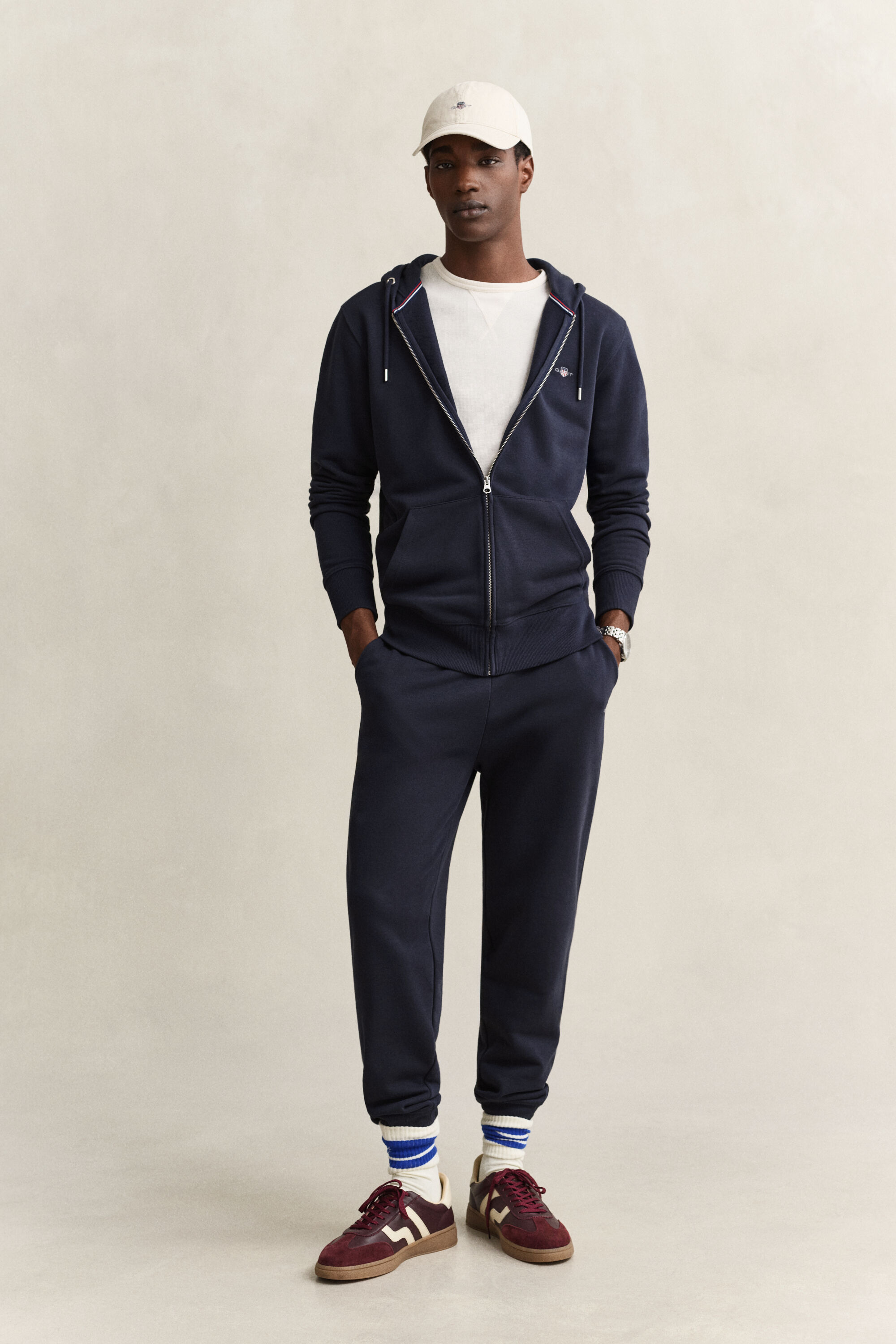 Sweat à capuche zippé avec écusson