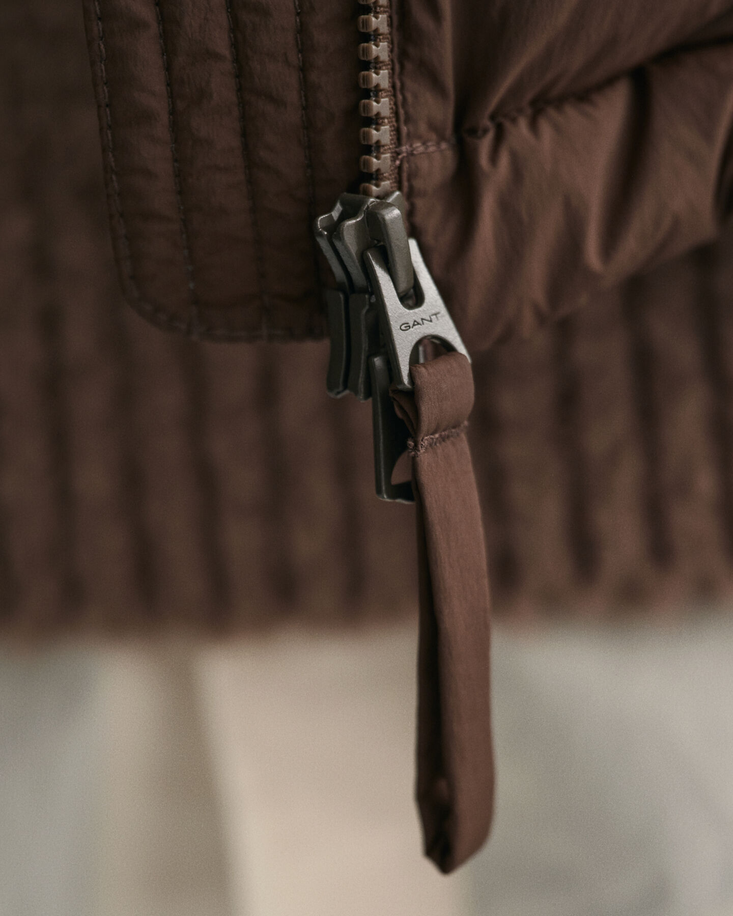 Mittellange Daunenweste