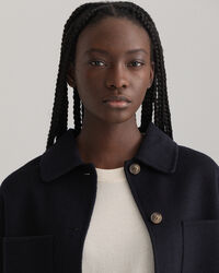 Handbestickte Hemdjacke