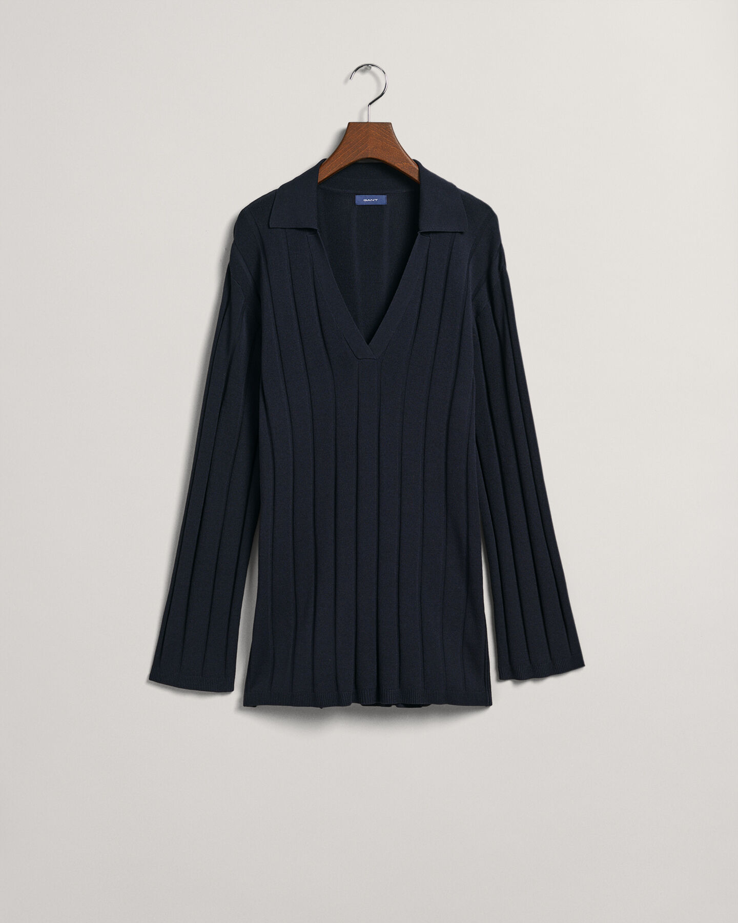 Rippstrickpullover mit offenem Kragen