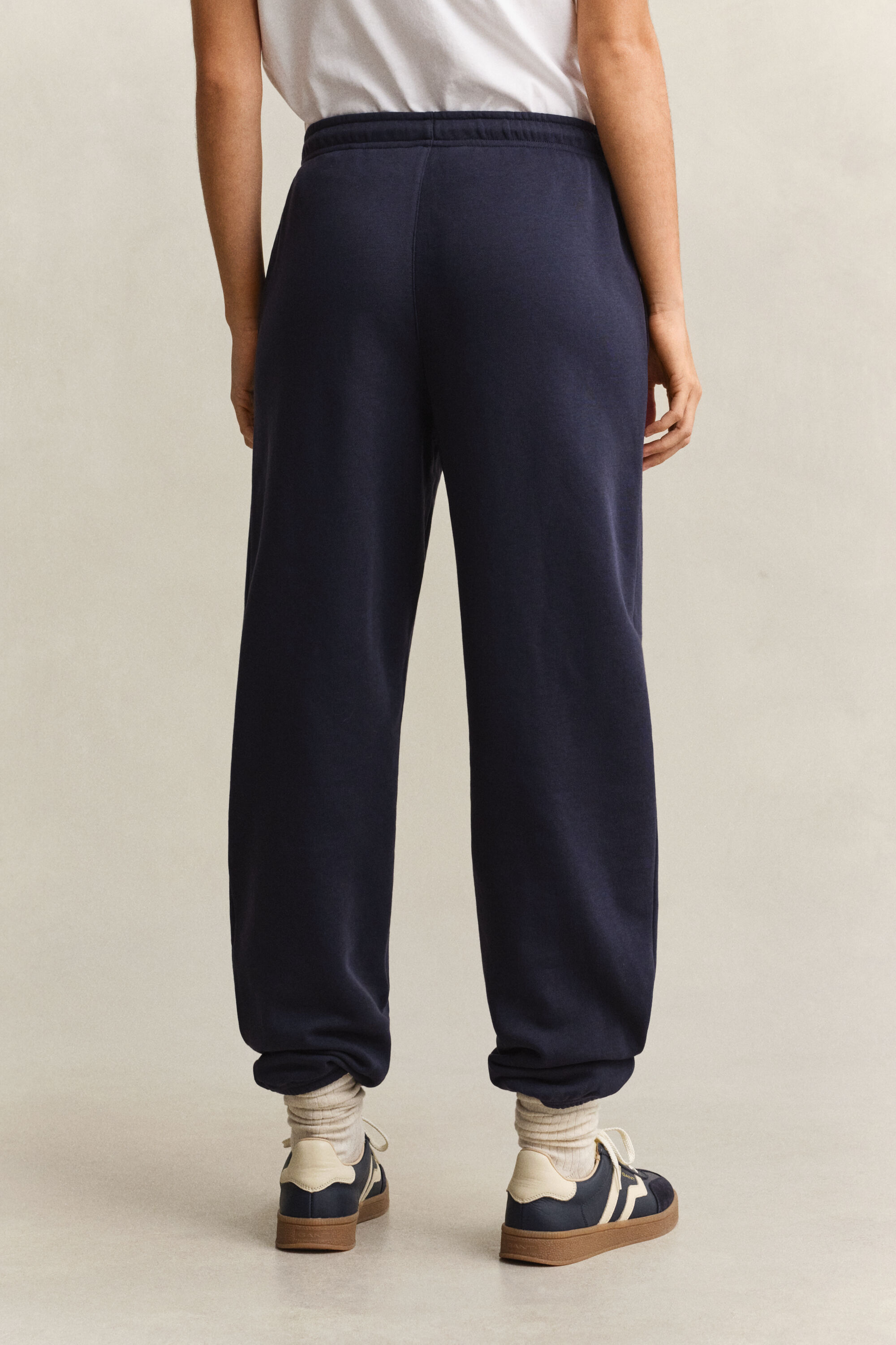 Pantalon de jogging avec écusson ton sur ton