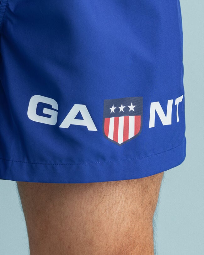 Classic Fit Retro Shield Badeshorts