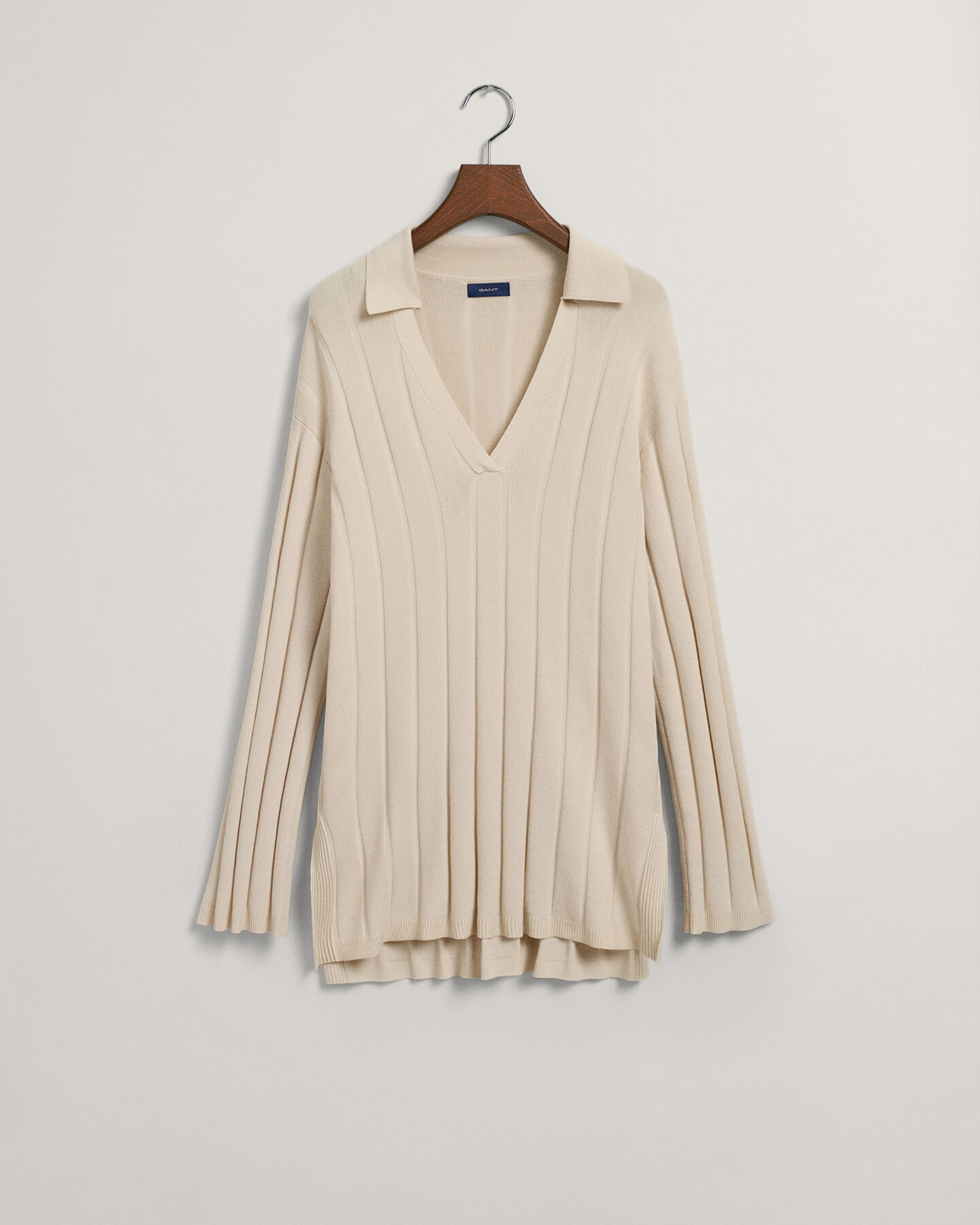 Rippstrickpullover mit offenem Kragen