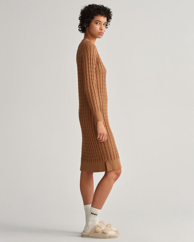 Kleid mit gedrehtem Zopfmuster