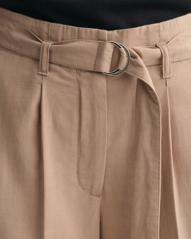 Relaxed Fit Shorts mit G&uuml;rtel