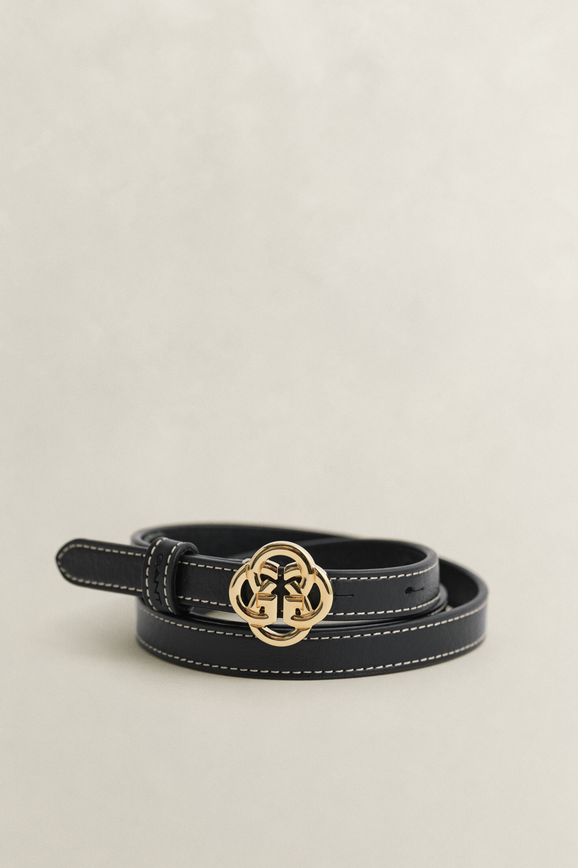 Ceinture en cuir avec boucle monogramme