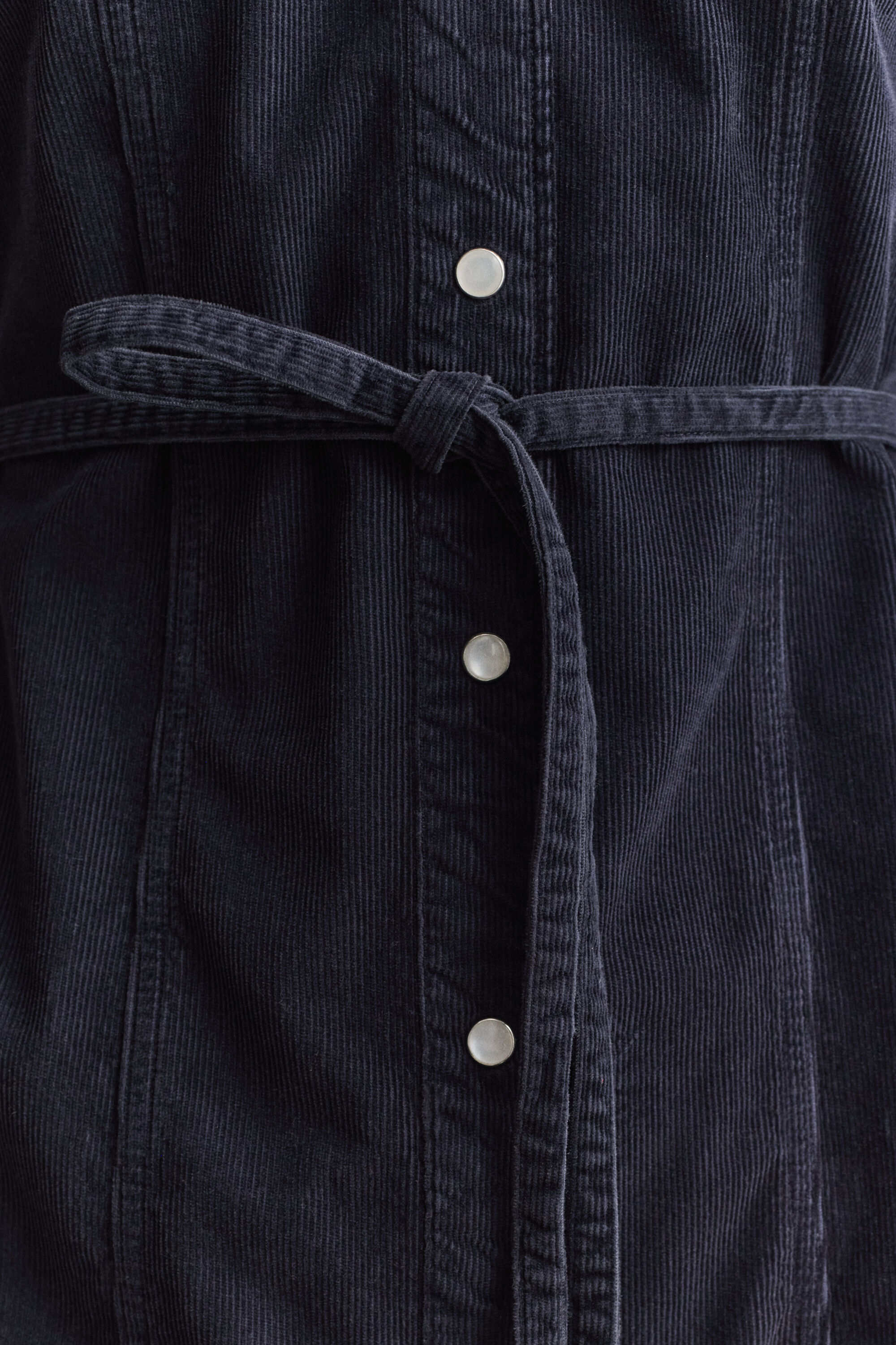 Hemdblusenkleid aus Cord mit Gürtel