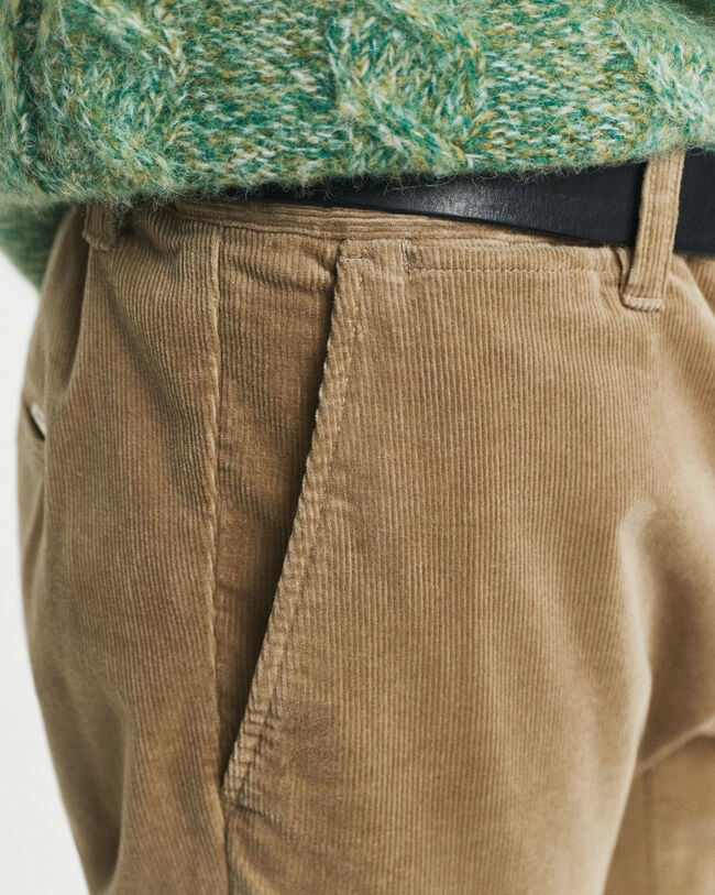Slim Fit Cord Chinohose