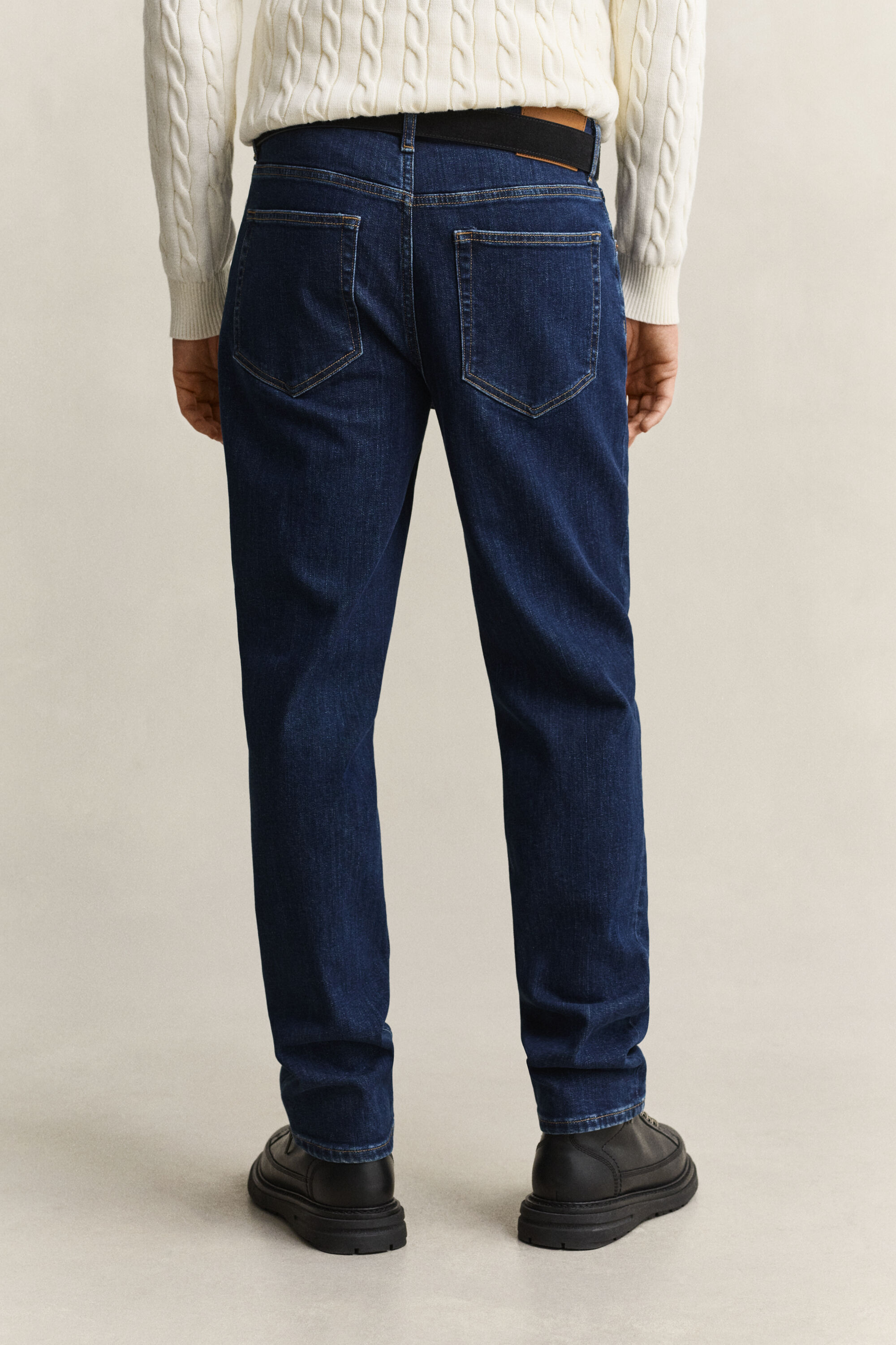 Regular Clean Wash Jeans