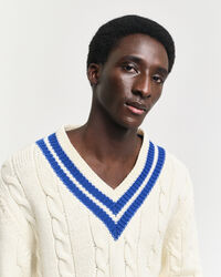 V-Neck Pullover mit Zopfmuster