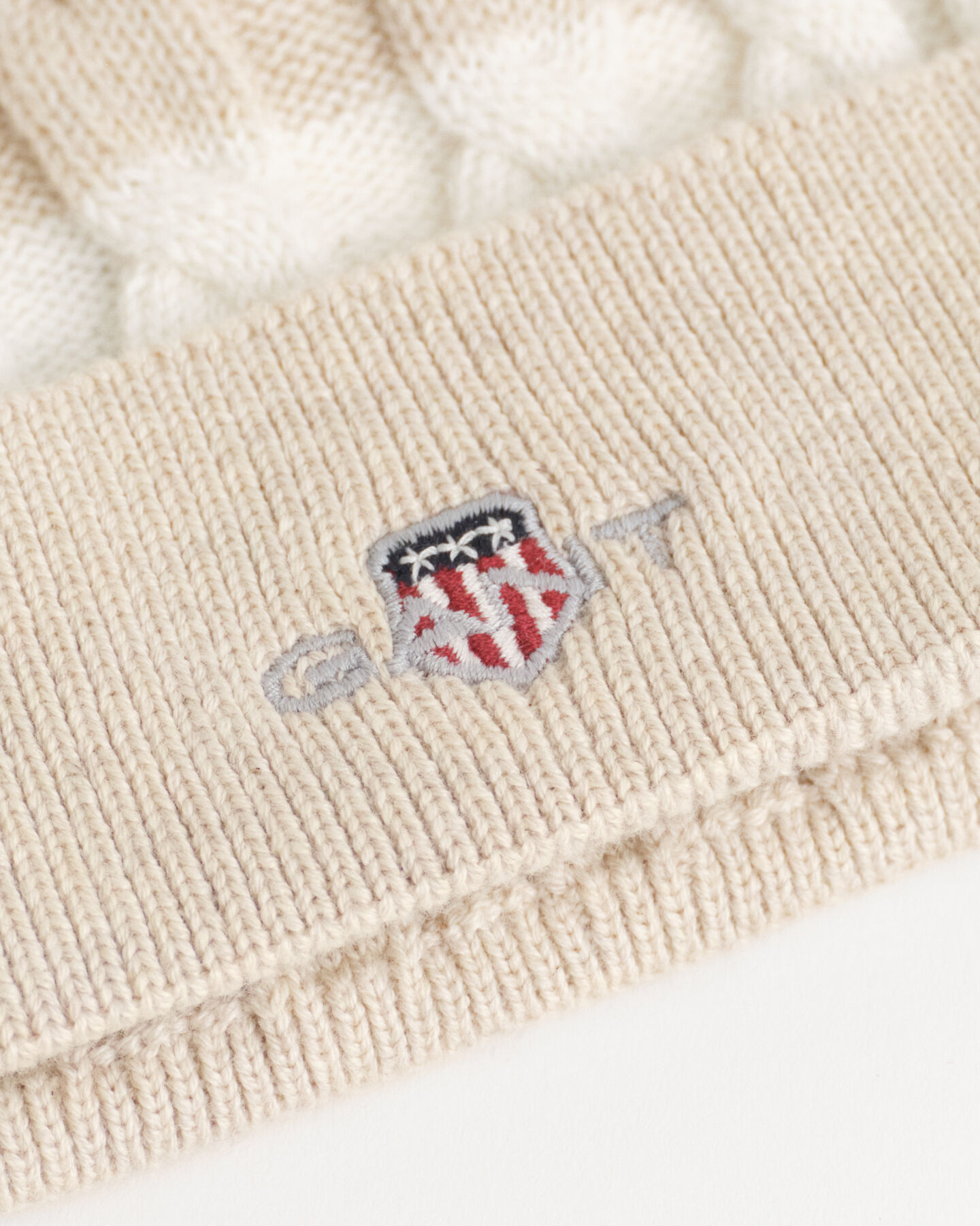 Baby Shield Beanie mit Streifen und Zopfmuster