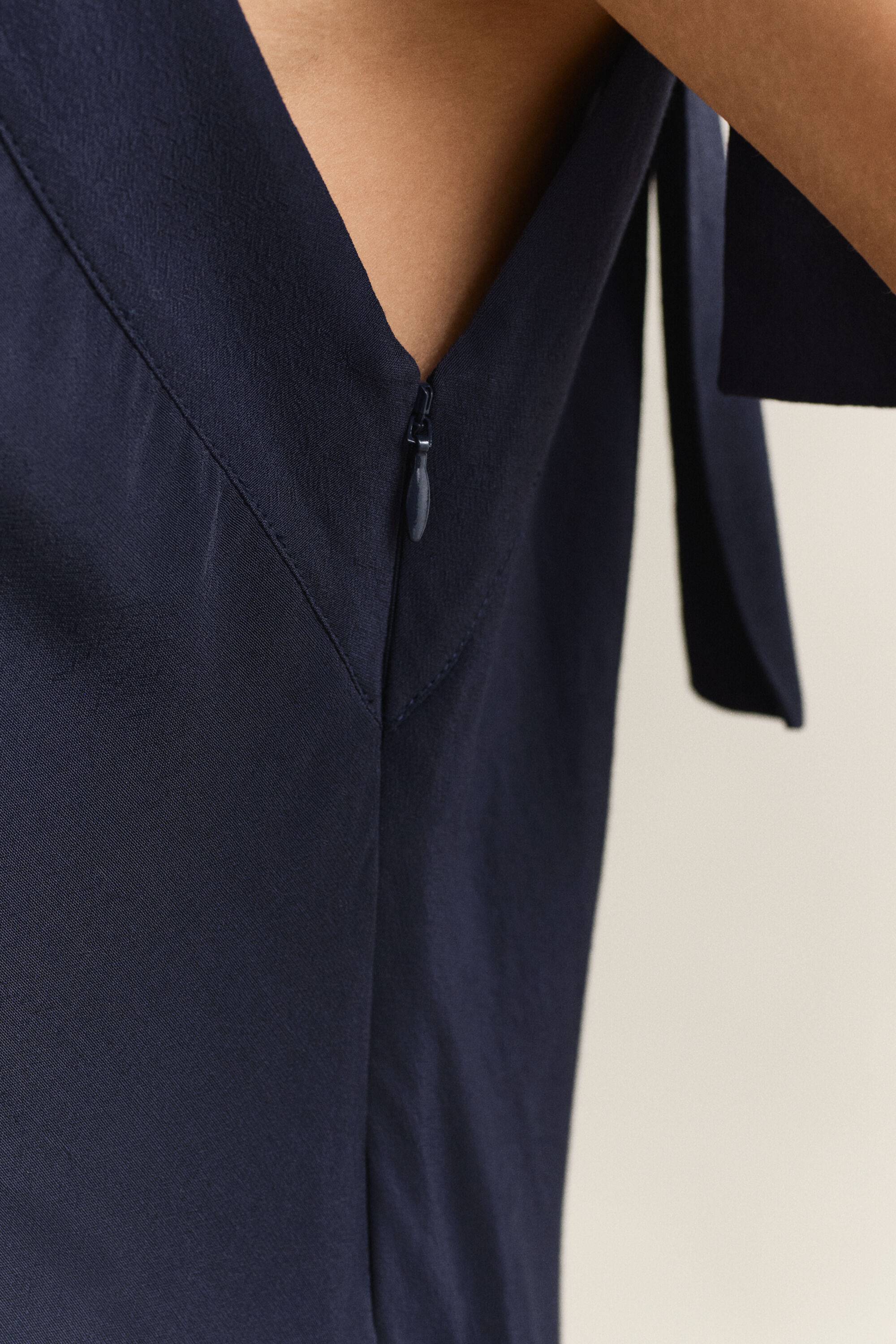 Abito sottoveste con taglio obliquo