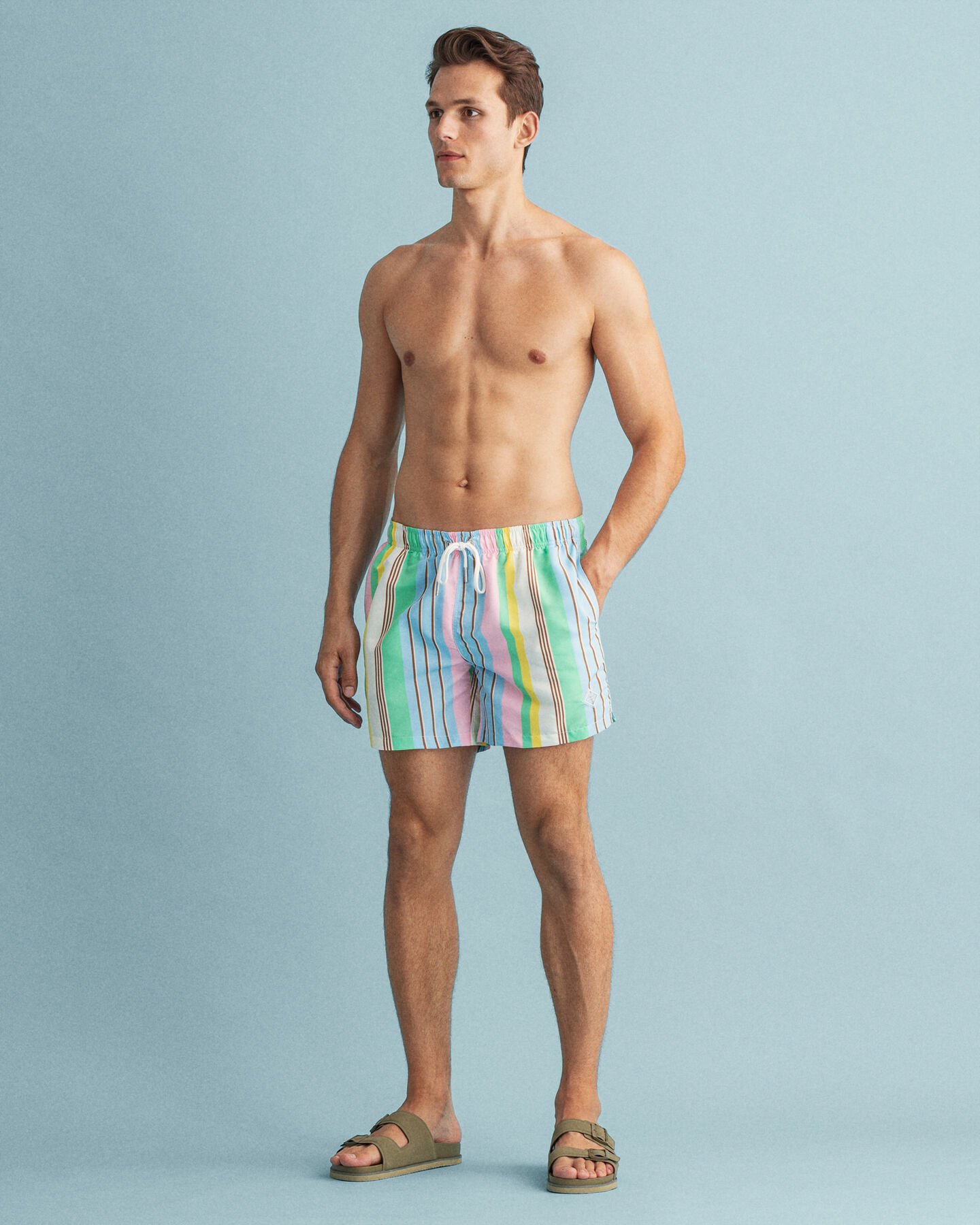 Classic Fit Badeshorts mit Streifen-Print