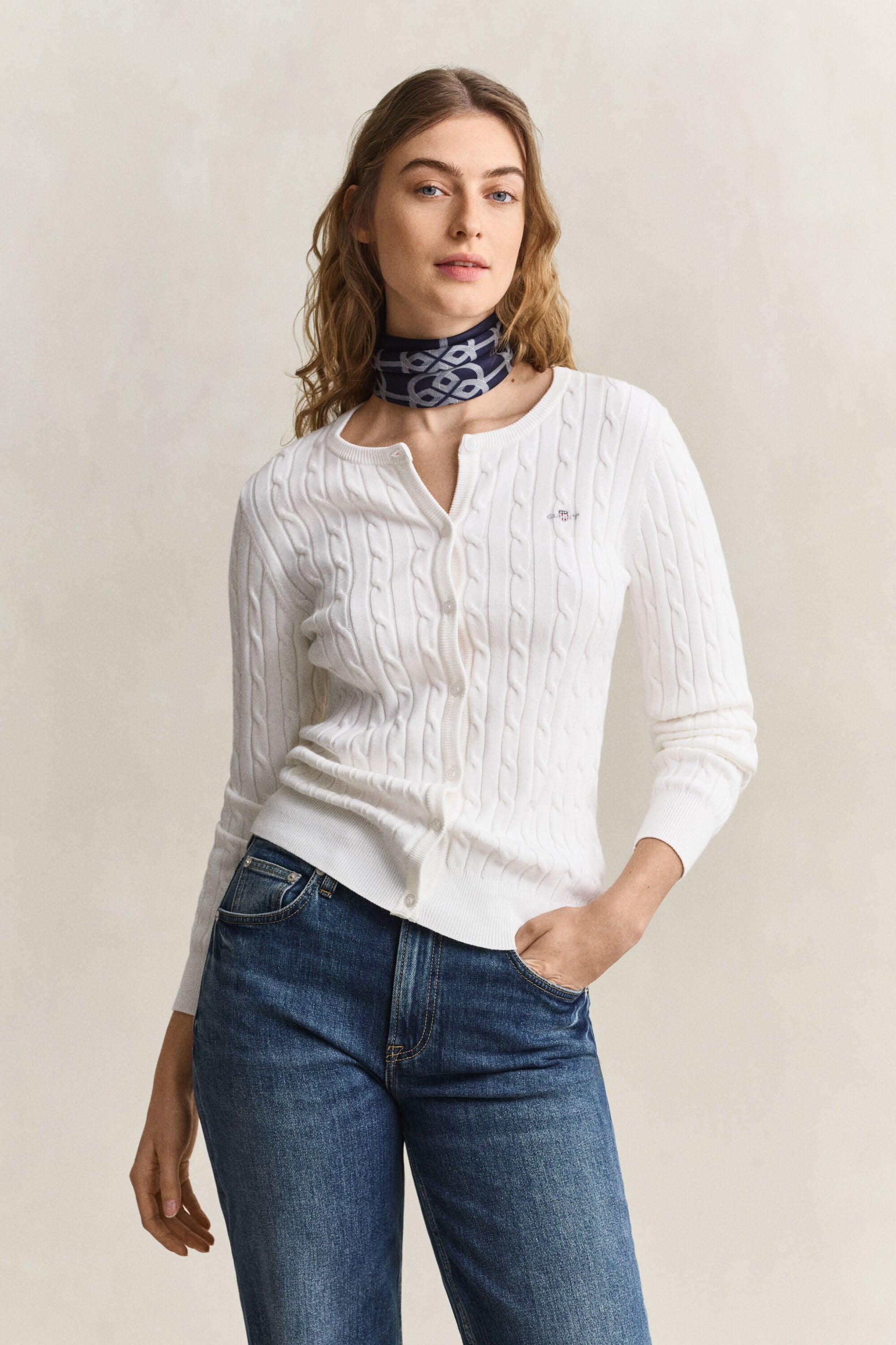Strickjacke mit Zopfmuster