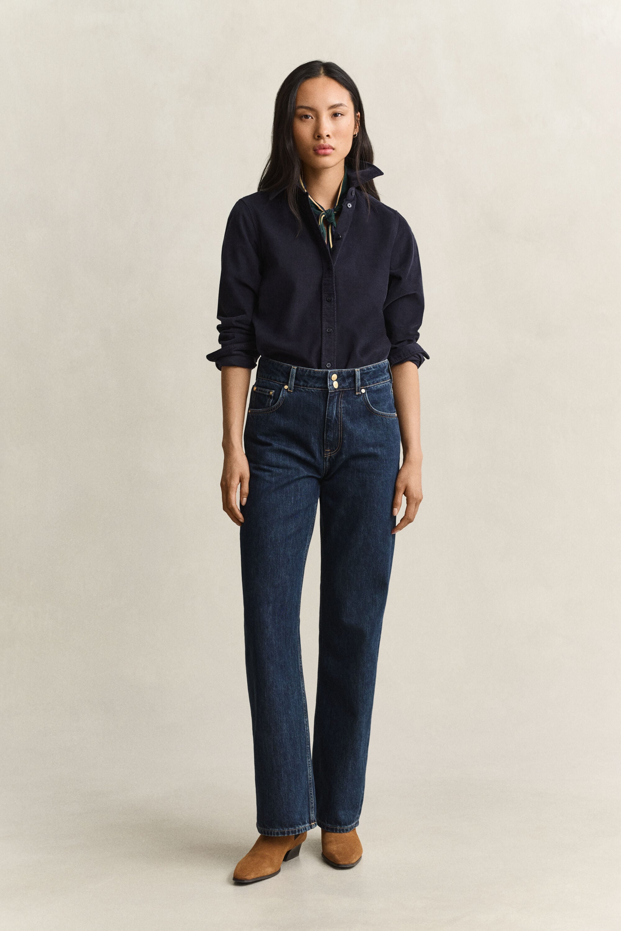Jeans relaxed con abbottonatura