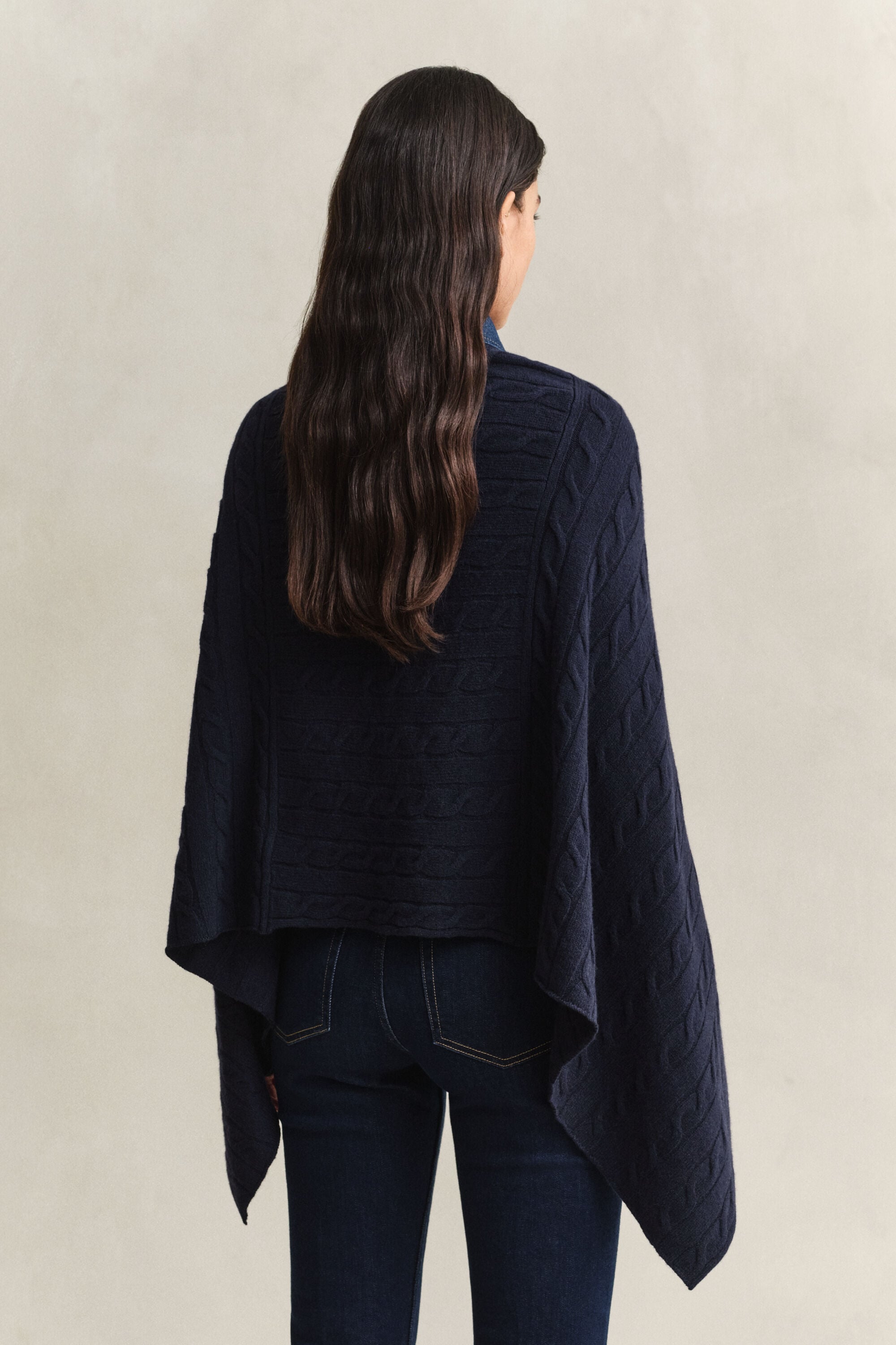 Poncho a trecce in lana