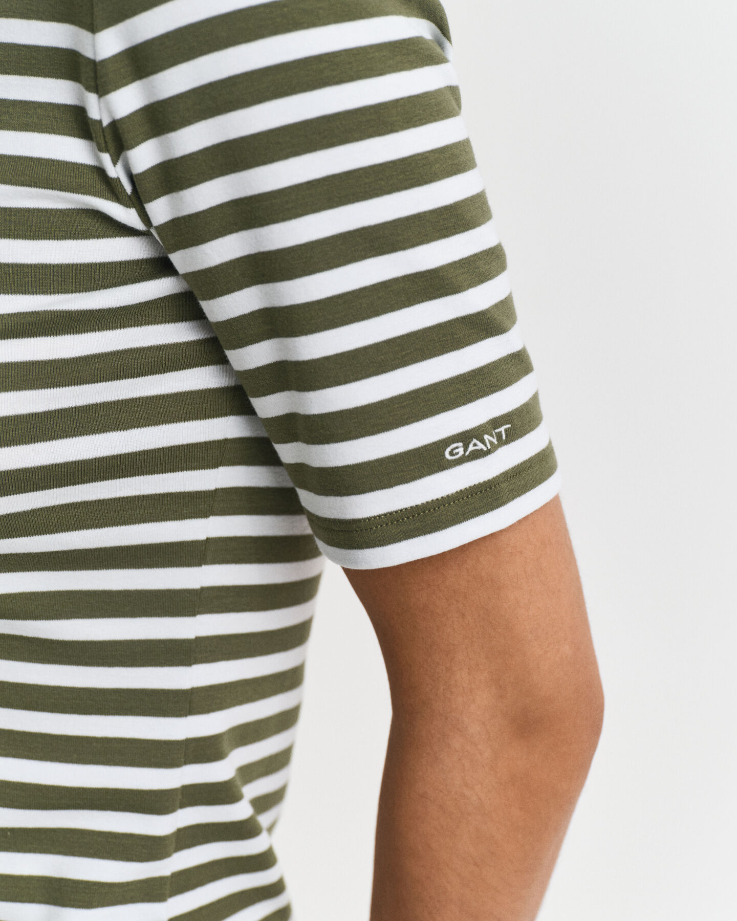 Geripptes T-Shirt mit Streifen