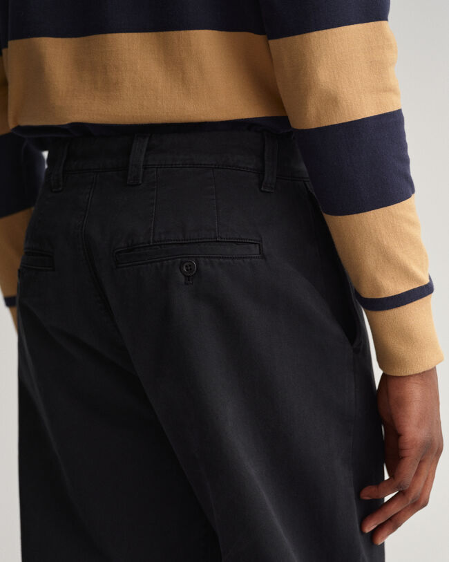 Gerade Twill Chinohose