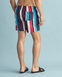 Classic Fit Badeshorts mit Streifen-Print