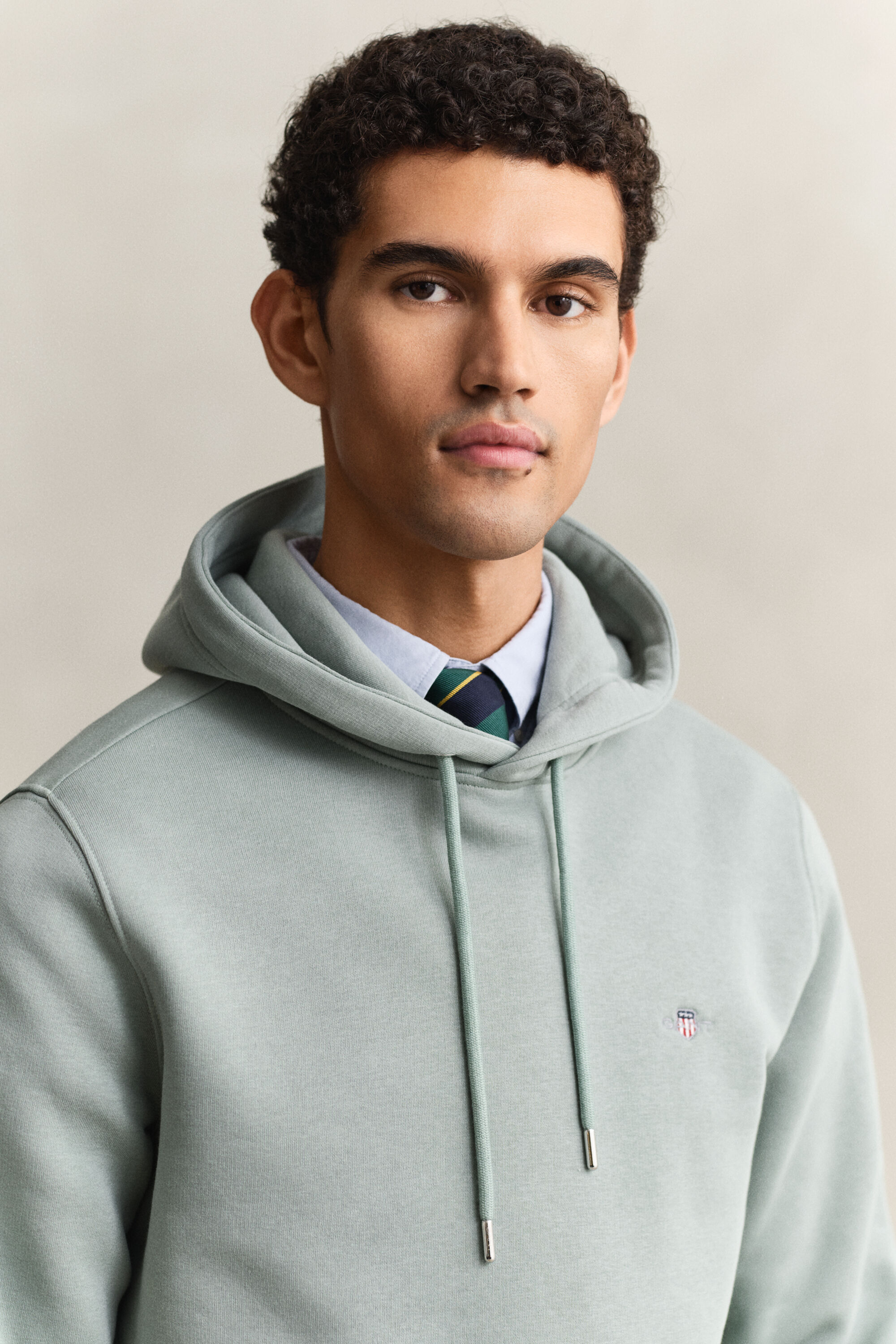 Felpa Shield con cappuccio