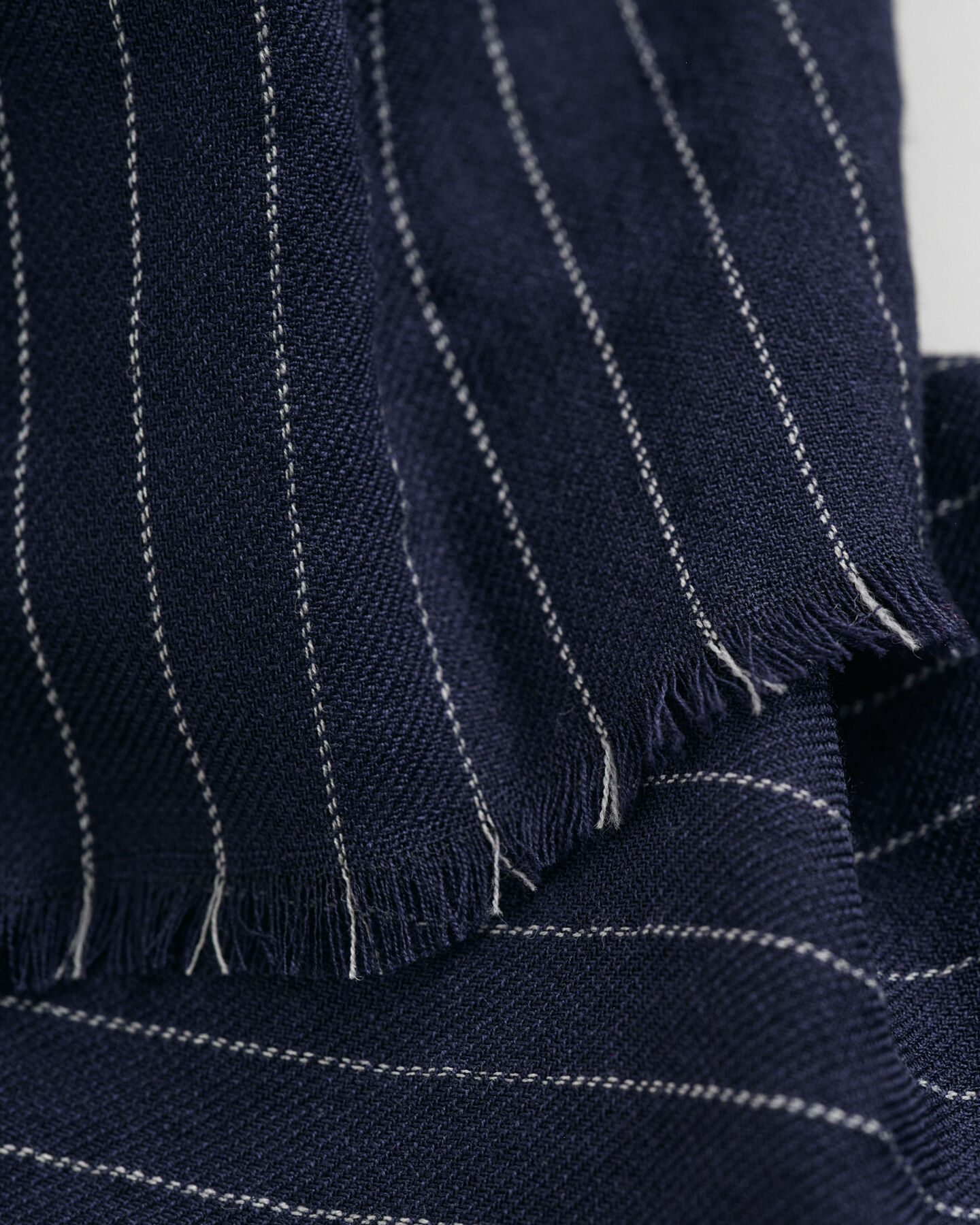 Pinstripe Schal aus extrafeiner Merinowolle