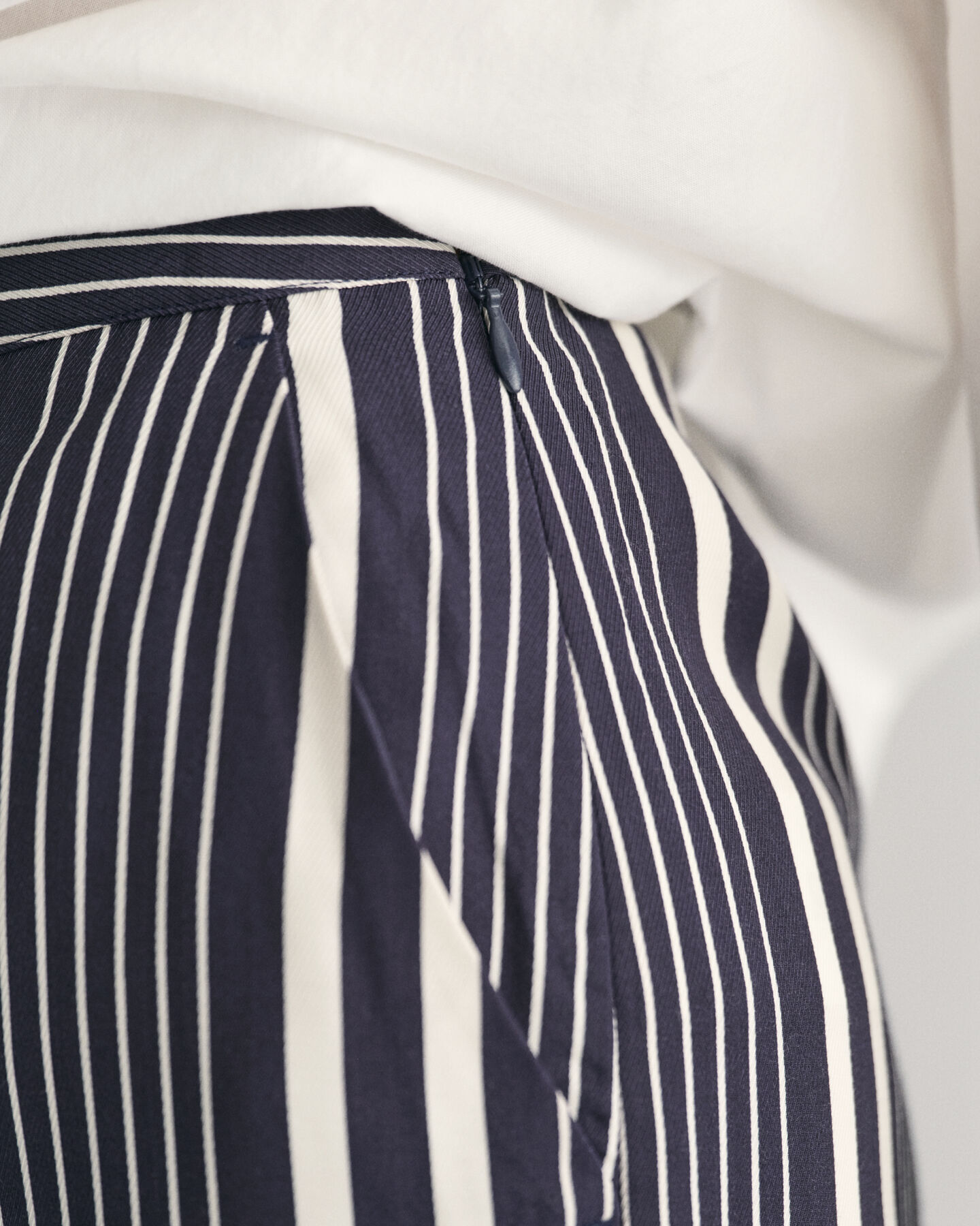 Regular Fit Hose mit weitem Bein und Streifen