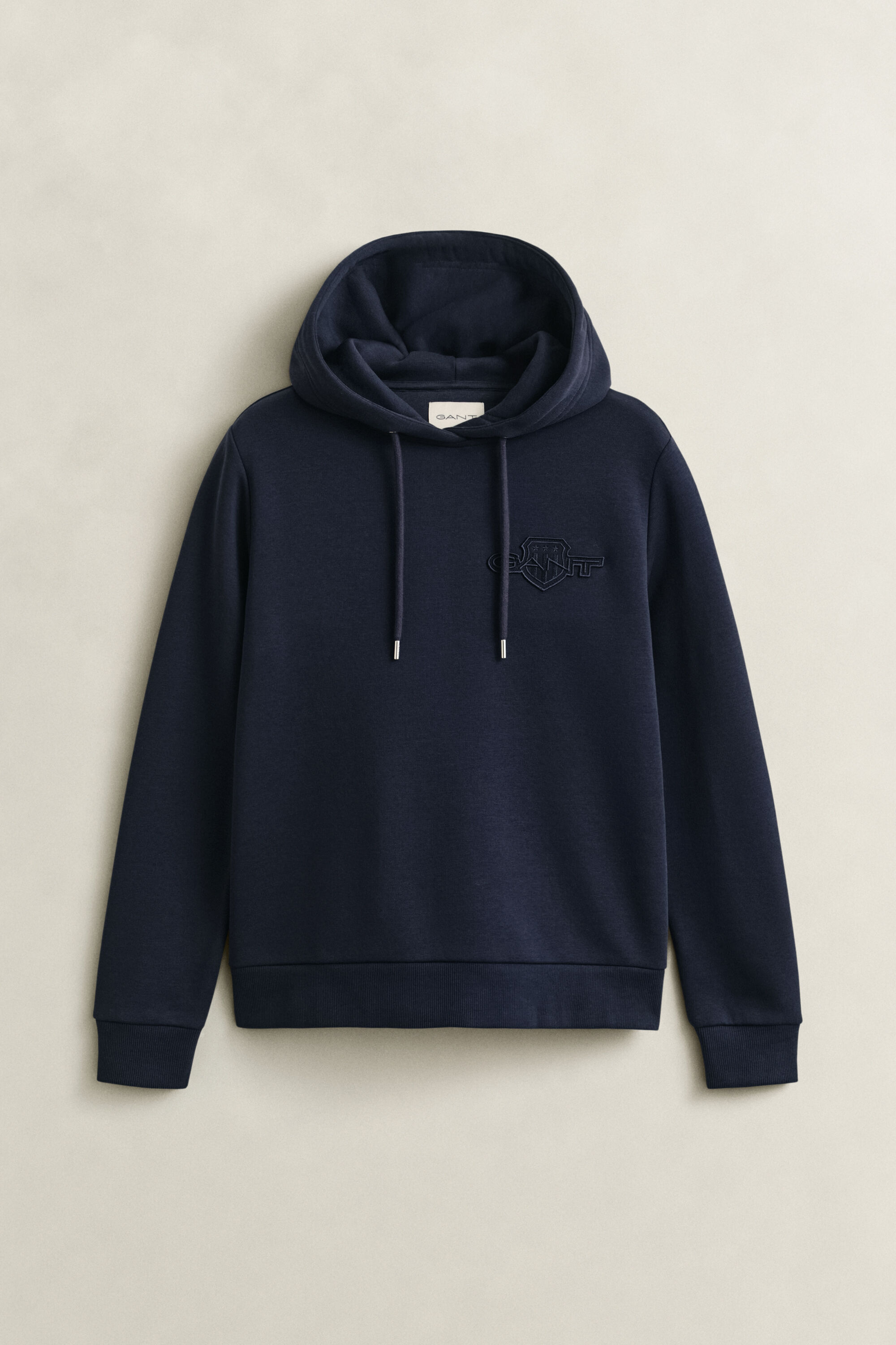Sweat à capuche avec écusson ton sur ton