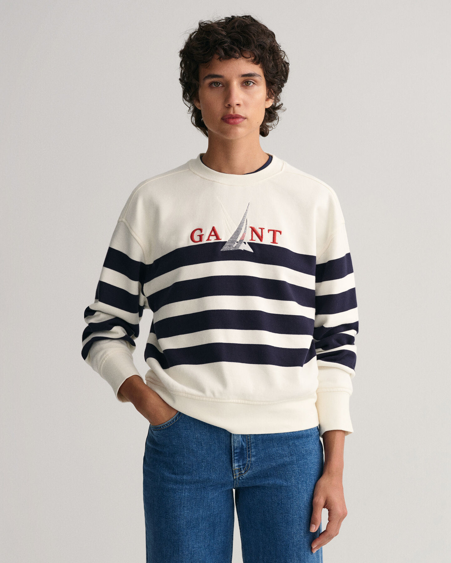 Sail Graphic Rundhals-Sweatshirt mit Streifen