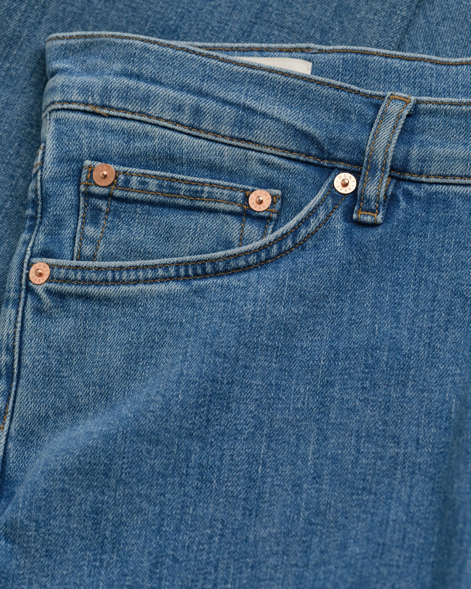 Jean slim fit à délavage épuré