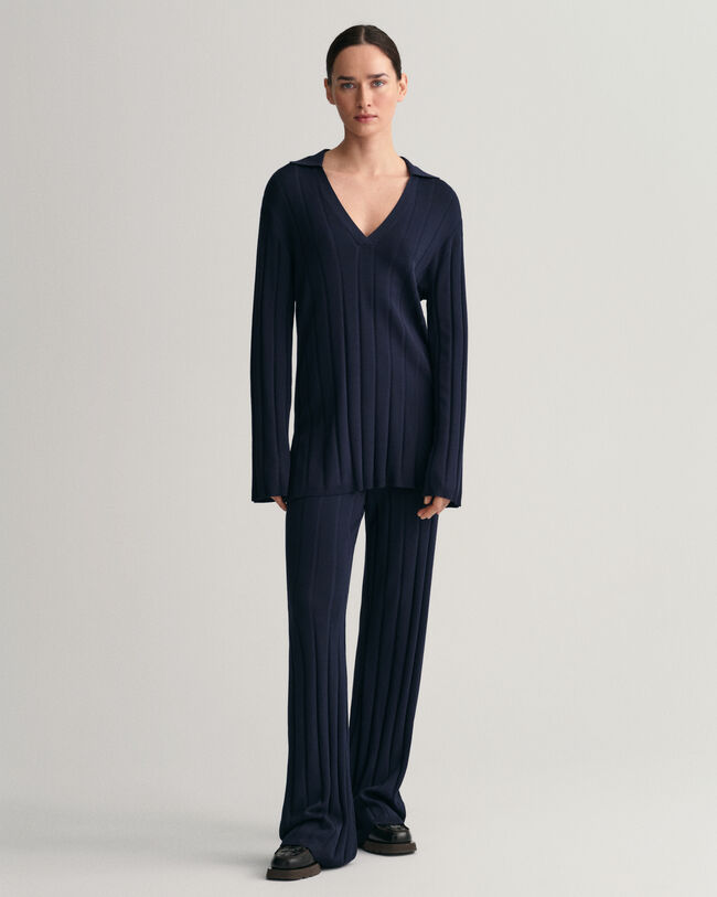 Rippstrickpullover mit offenem Kragen