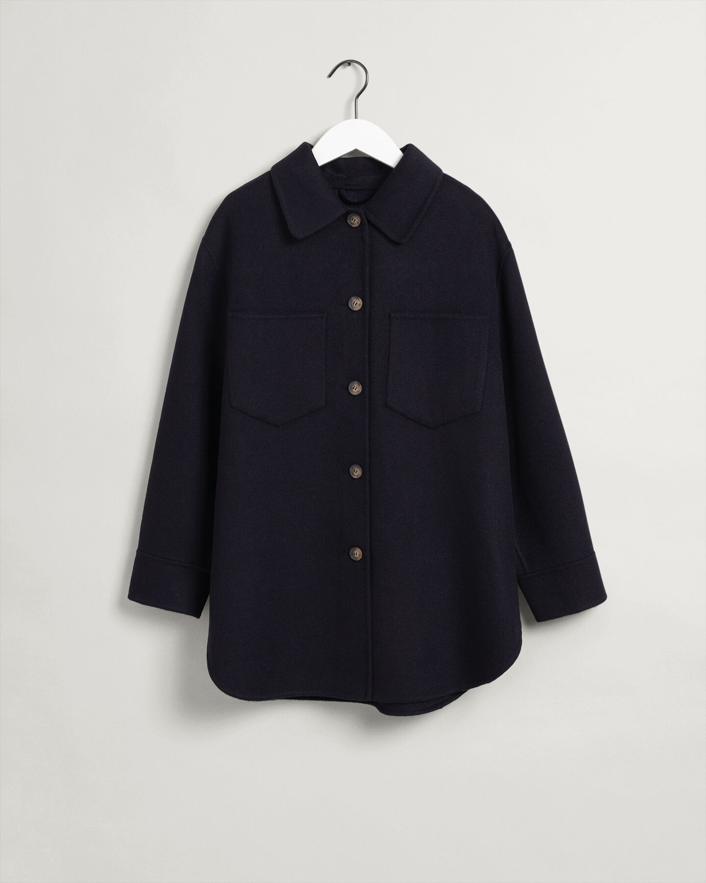 Handbestickte Hemdjacke