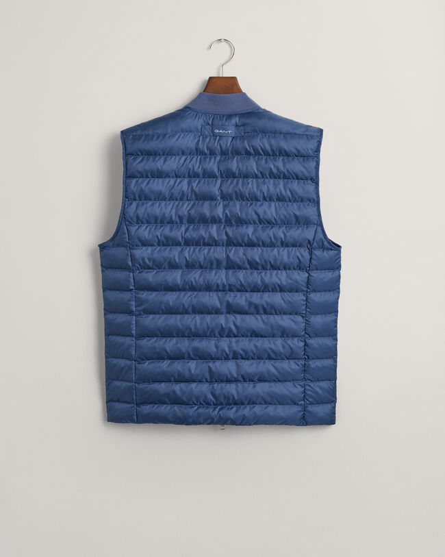 Leichte Steppweste im Bomberstil