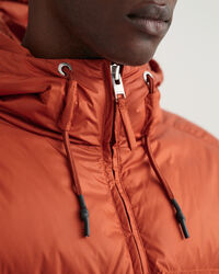 Glänzende Puffer Jacke