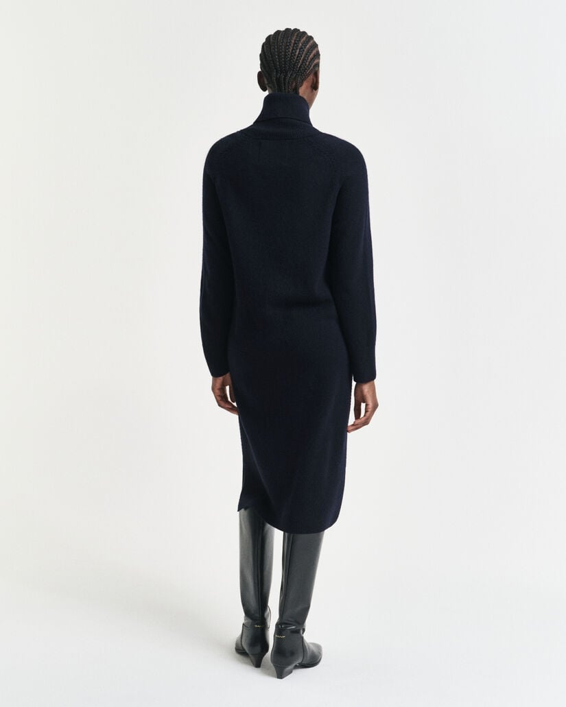 Rollkragenkleid mit Strickdetails