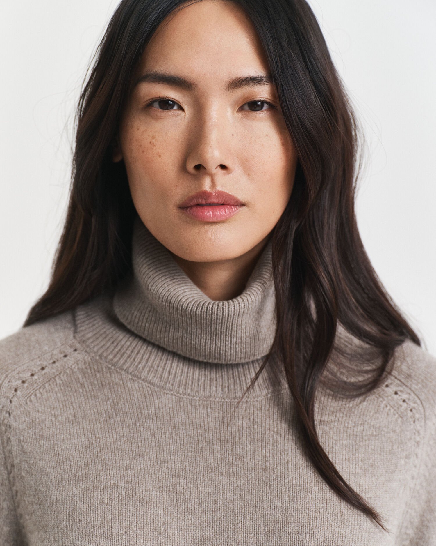 Robe col roulé avec finitions en maille