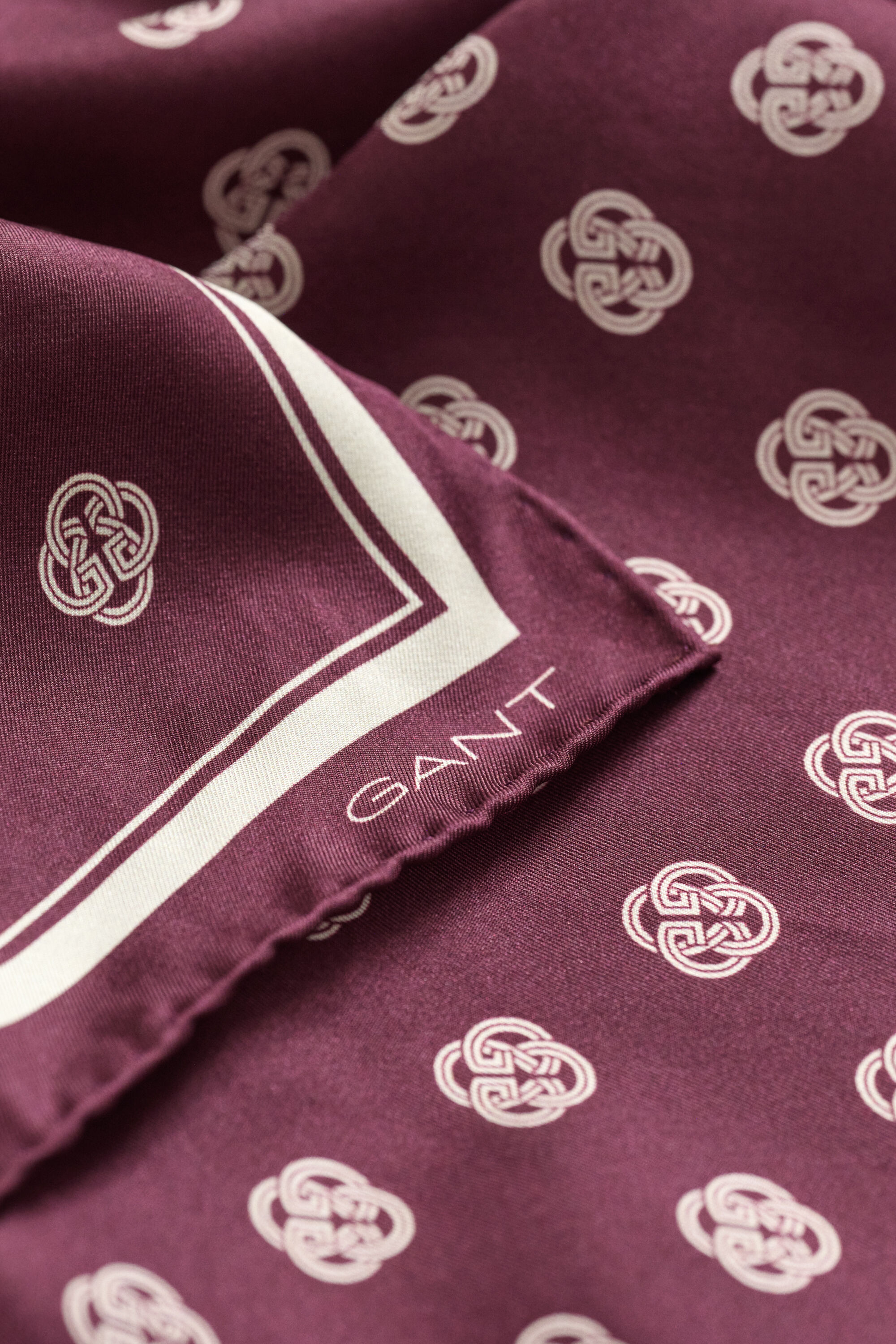 Monogram Seidentuch
