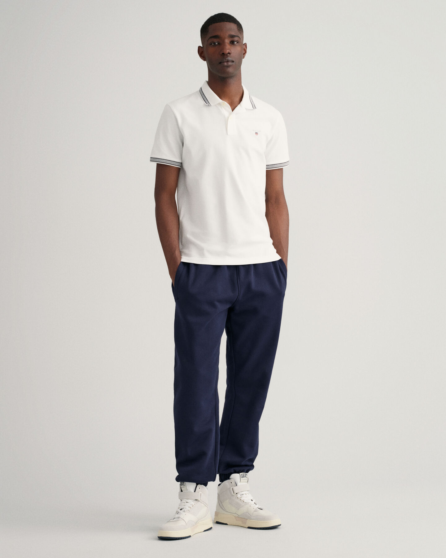 Piqu&eacute; Poloshirt mit Fischgr&auml;tmuster und Kontraststreifen