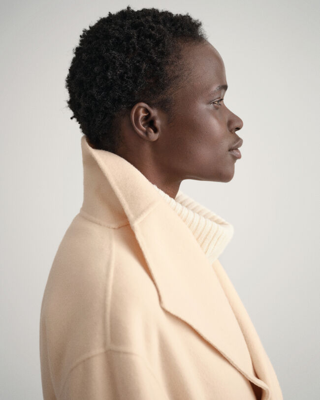 Handgenähter Mantel mit Gürtel