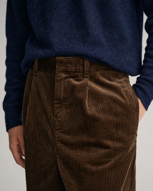 Cordhose mit weitem Bein